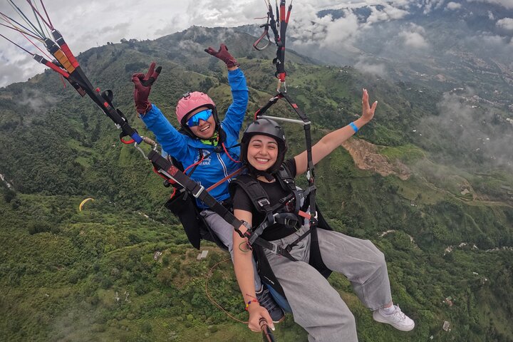 Paragliding flight in Medellin