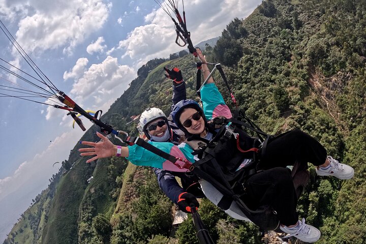 Paragliding flight in Medellin