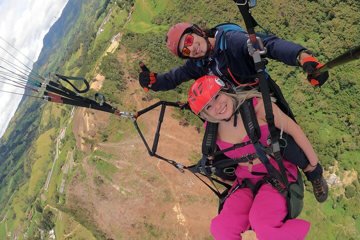Paragliding flight in Medellin
