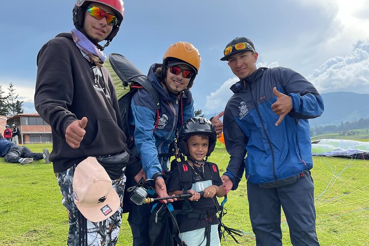Paragliding flight in Medellin