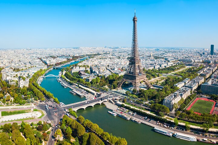 Paris: Hassle-Free Round-Trip Transfer for Cruisers in Le Havre