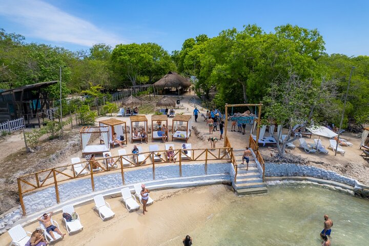 Full Day Tour of 5 Must-See Places in the Rosario Islands