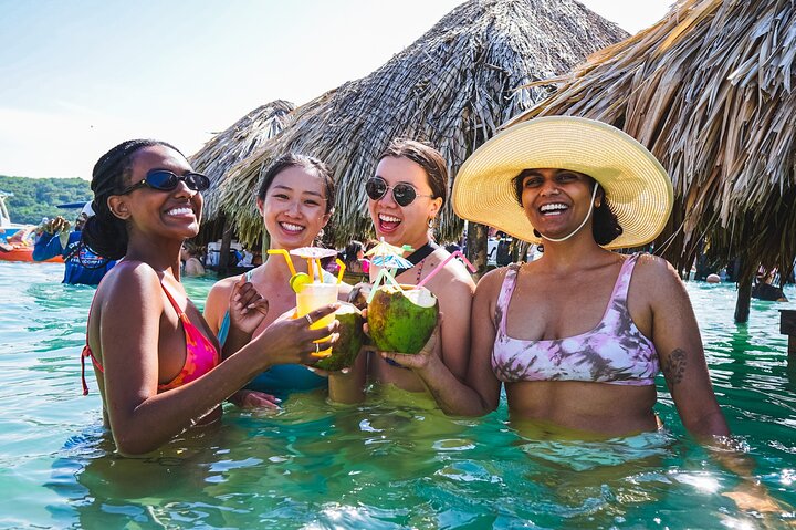 Full Day Tour of 5 Must-See Places in the Rosario Islands