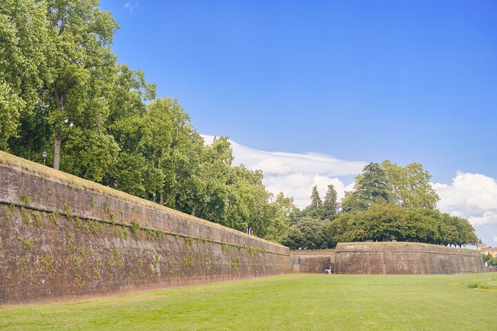 Full-Day Pisa and Lucca Day Trip from Montecatini