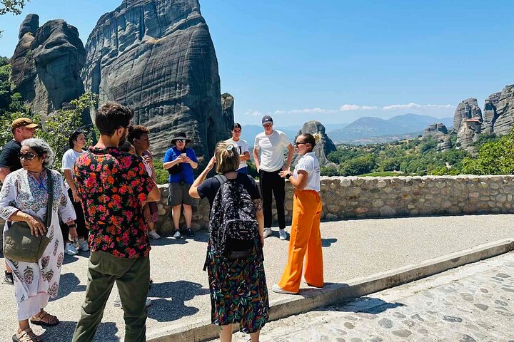 Majestic Sunset Meteora Tour with Local Guide