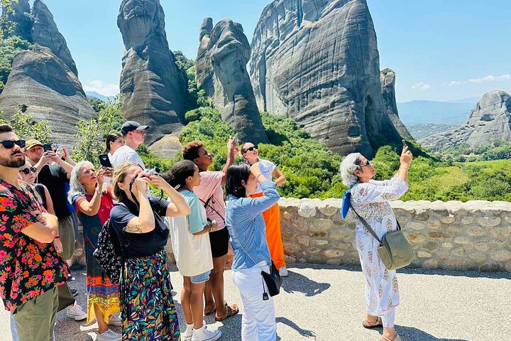 Majestic Sunset Meteora Tour with Local Guide