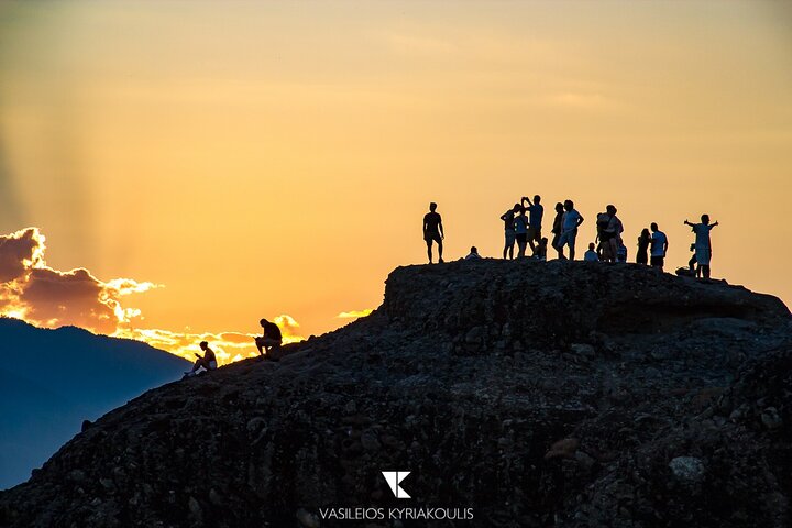 Majestic Sunset Meteora Tour with Local Guide