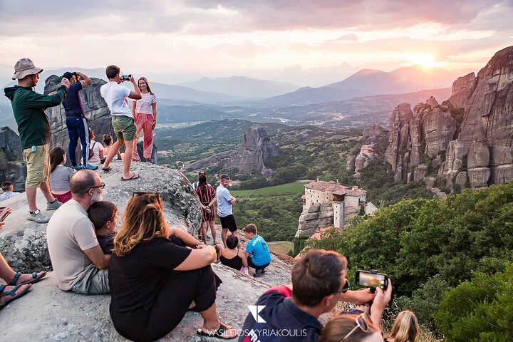 Majestic Sunset Meteora Tour with Local Guide