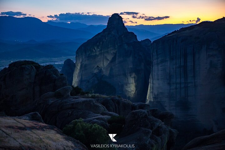 Majestic Sunset Meteora Tour with Local Guide