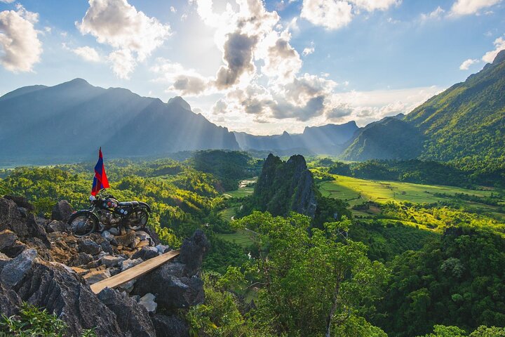 Vang Vieng Tour B - Nam Xay Viewpoint Hike & Blue Lagoon 1 Tour