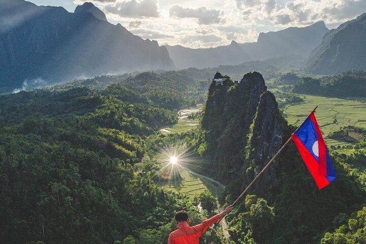 Vang Vieng Tour B - Nam Xay Viewpoint Hike & Blue Lagoon 1 Tour