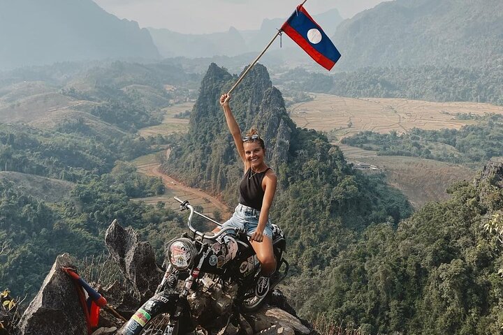 Vang Vieng Tour B - Nam Xay Viewpoint Hike & Blue Lagoon 1 Tour