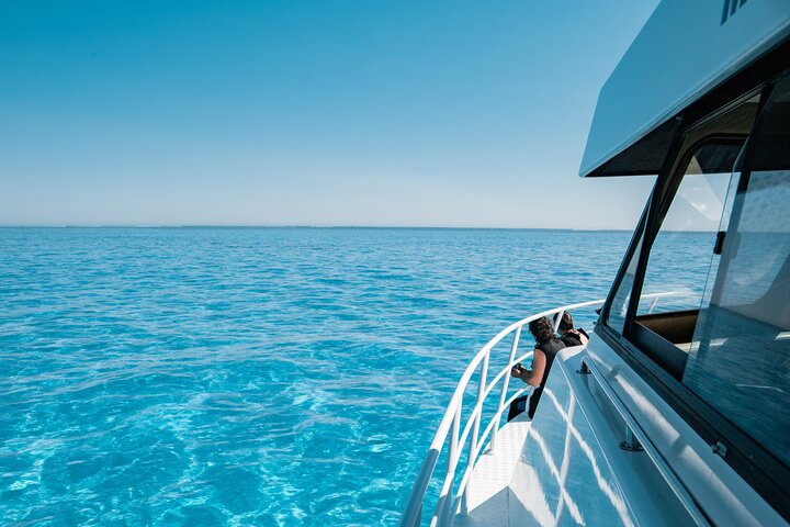 Whale Shark and Ningaloo Reef (Shoulder Season) Tour in Exmouth