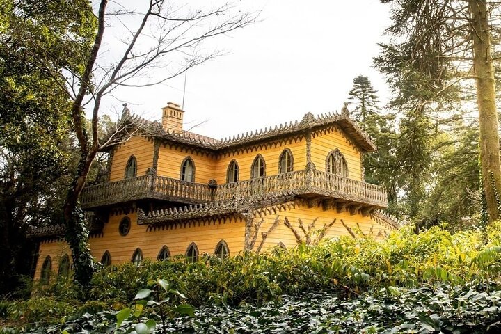 Sintra Private Tour with Tickets: Pena Palace & Moorish Castle