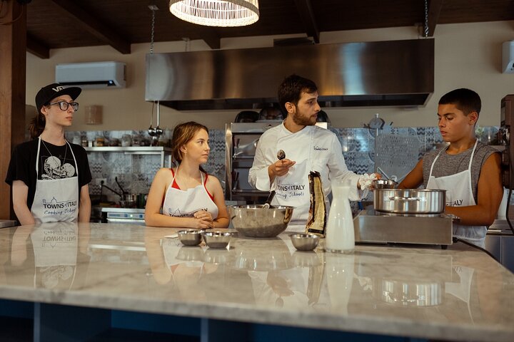 Palermo Pizza & Gelato Cooking Class with Meal & Wine