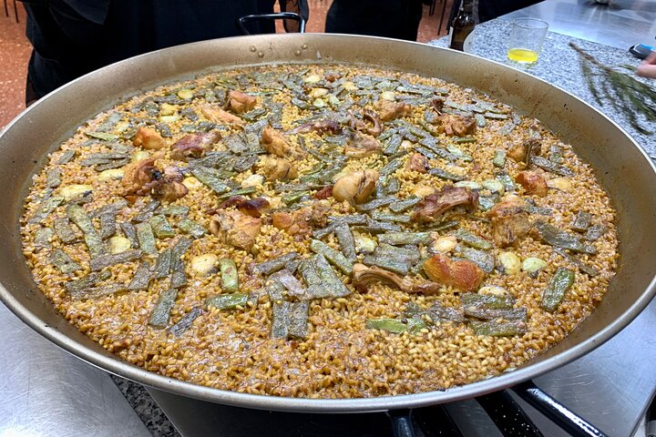 Real Paella Cooking Class – Market Visit & Sangría Workshop