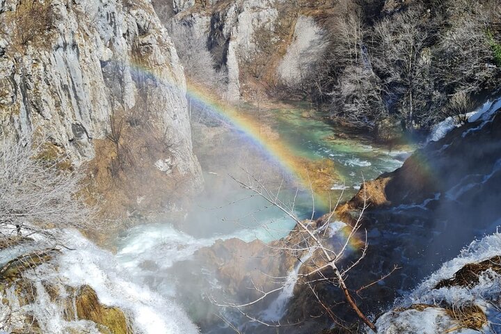 Zagreb: Plitvice Lakes & Rastoke Guided Day Trip with Ticket