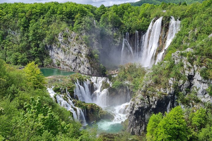 Zagreb: Plitvice Lakes & Rastoke Guided Day Trip with Ticket