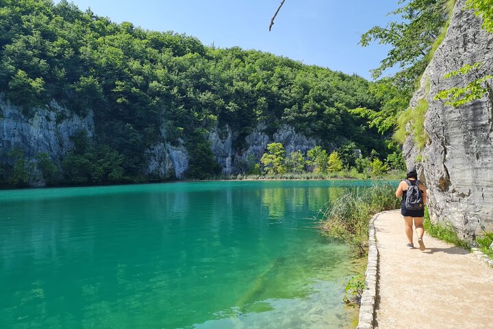 Zagreb: Plitvice Lakes & Rastoke Guided Day Trip with Ticket