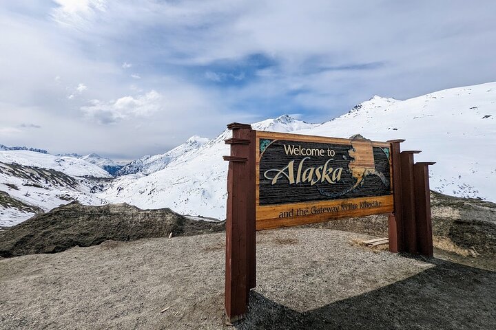 Wild Adventure Yukon Tour into Canada including City and Summit