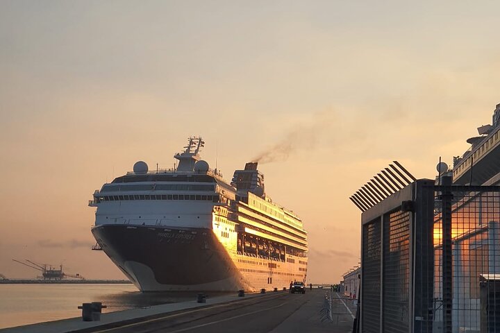 Private Transfer from Sakaiminato Port to Osaka Int Airport KIX