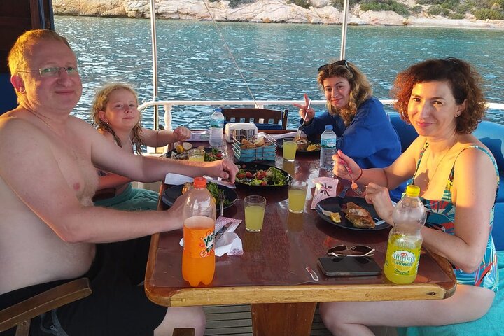 3-Hour Private Sunset Boat Tour With Dinner in Bodrum