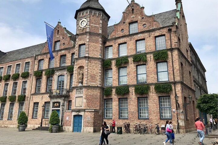 Dusseldorf Walking Tour: Explore Top Sights & Hidden Gems
