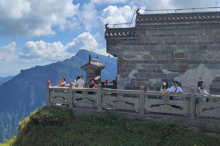 1-Day Self-Guided Fanjing Mountain Tour from Fenghuang