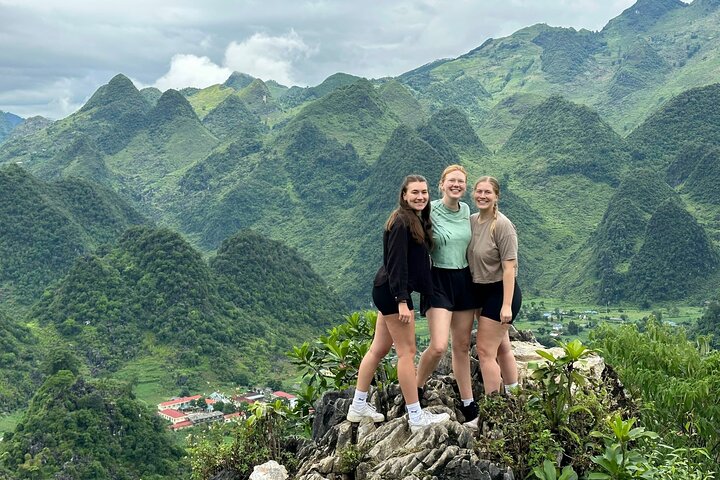 Ha Giang Loop 3D2N Private Car Tour (English speaking Driver)