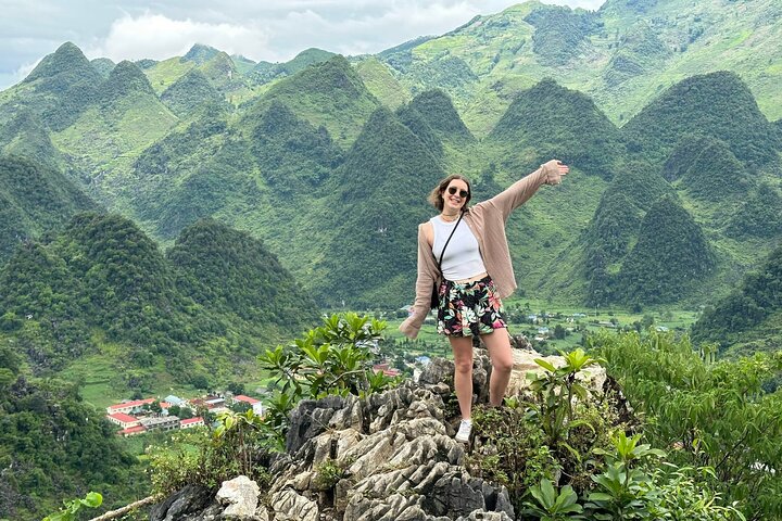 Ha Giang Loop 3D2N Private Car Tour (English speaking Driver)