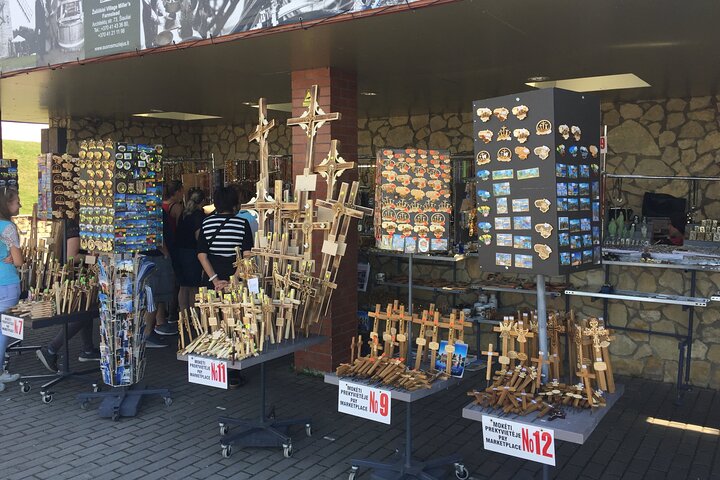 2 countries! Hill of Crosses, Rundale Palace and Bauska castle