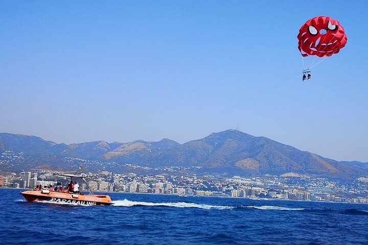 Parasailing in Fuengirola - The Highest Flights on the Costa