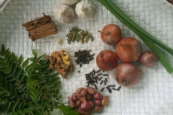 Sri Lankan cooking class with Nilu Kandy( FREE PICKUP & Drop)