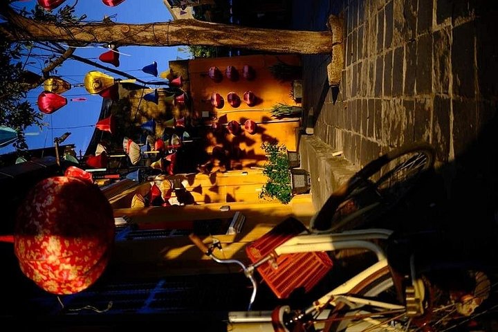 Hoi An Night Market with Hoi an walking Tour , Colourful Lanterns, Boat Ride