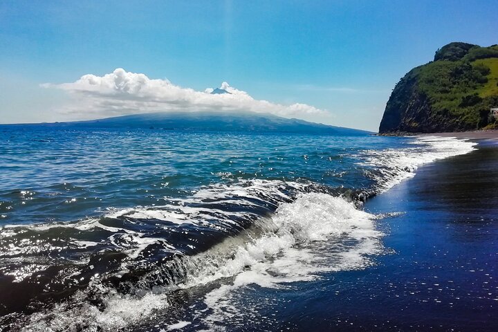 Horta, Faial: 1 Day Tour with Capelinhos, Caldeira and Local Guide