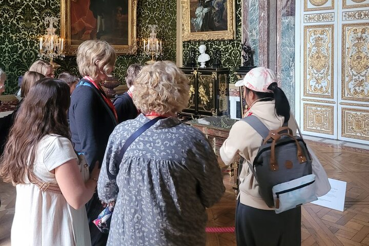 Versailles Palace Guided Tour with Gardens Access