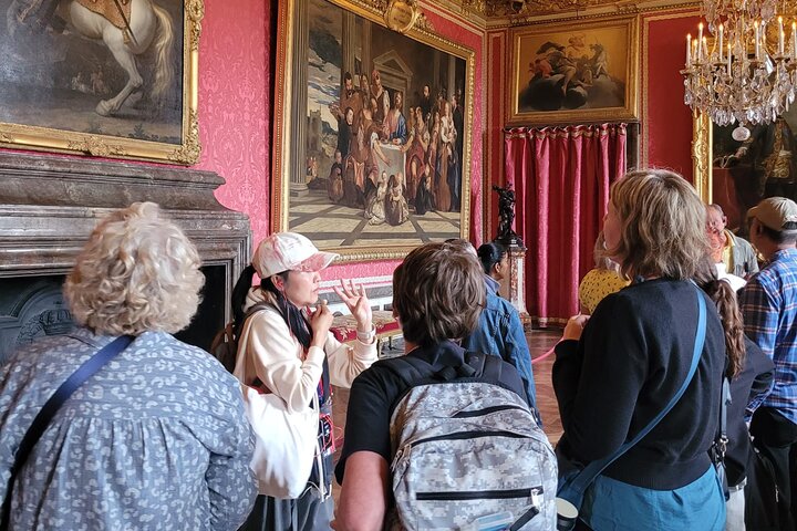 Versailles Palace Guided Tour with Gardens Access