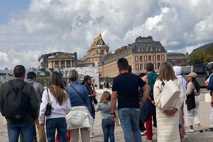 Versailles Palace Guided Tour with Gardens Access