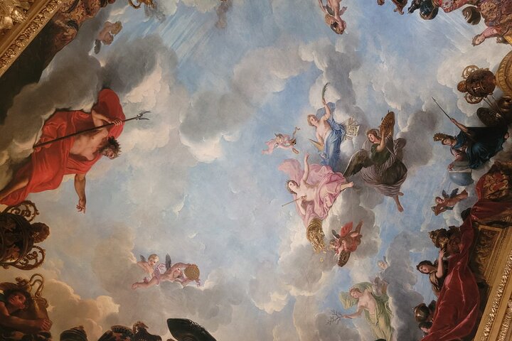 Versailles Palace Guided Tour with Gardens Access