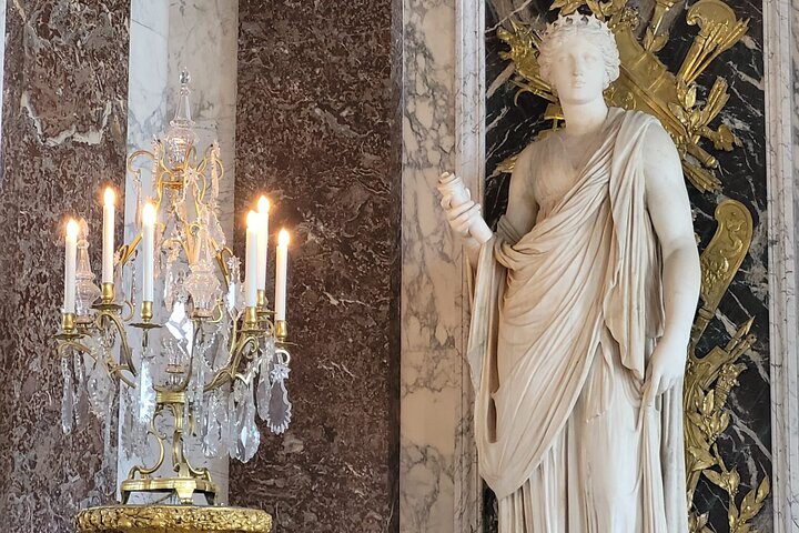 Versailles Palace Guided Tour with Gardens Access