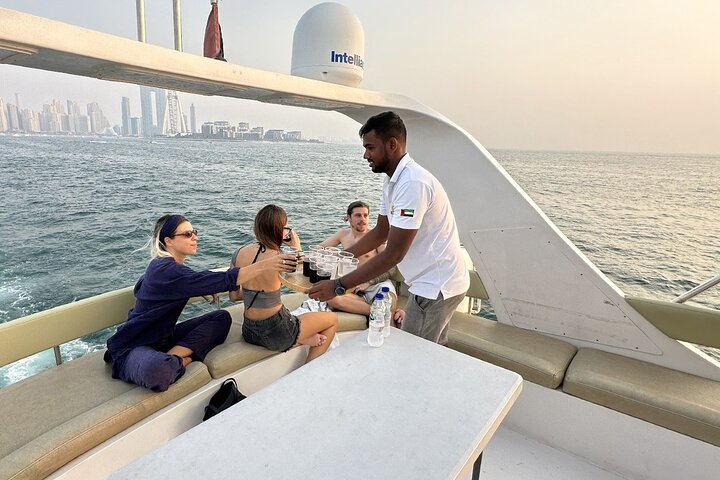 Dubai Marina: Luxury Sunset Yacht Tour with Snacks and Drinks