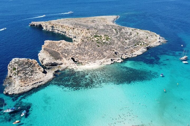 Private Boat Tour: Crystal Lagoon, Blue Lagoon, Comino and Gozo