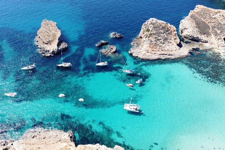 Private Boat Tour: Crystal Lagoon, Blue Lagoon, Comino and Gozo