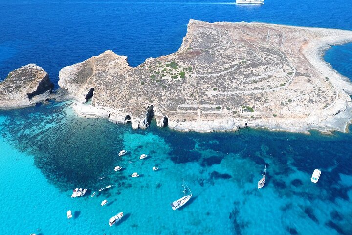 Private Boat Tour: Crystal Lagoon, Blue Lagoon, Comino and Gozo