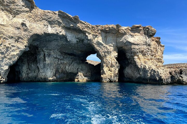 Private Boat Tour: Crystal Lagoon, Blue Lagoon, Comino and Gozo