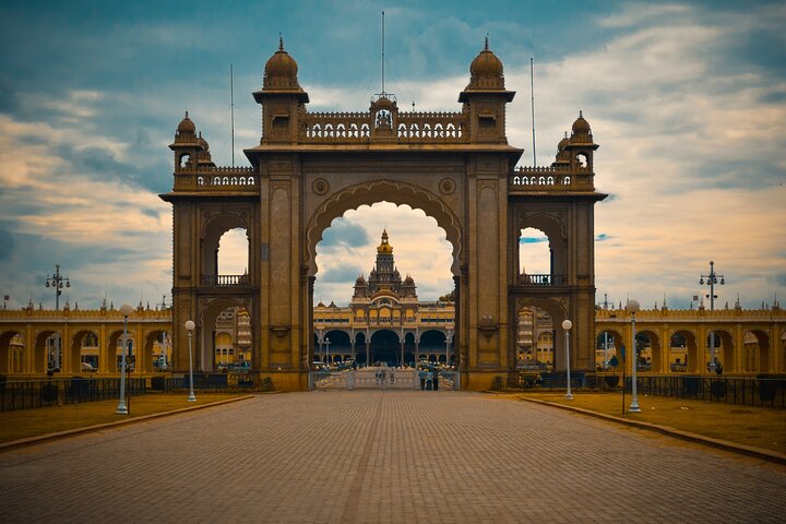 Mysore: Palaces, Markets & UNESCO Somanathapura Temple Tour