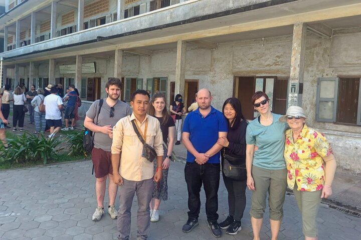 The Killing Field and Toul Sleng Genocide Museum (S21) Tour
