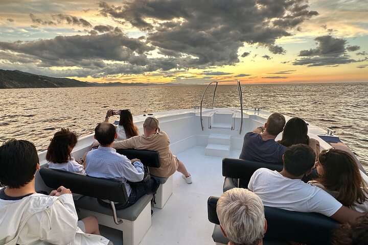 2 bays, mornings and afternoons, and sunset with cava