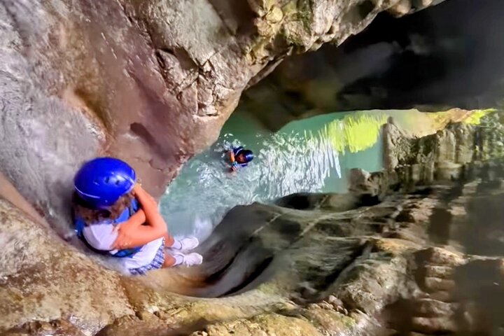 AMBER COVE-TAINO BAY 5 Zip Lines 7 Waterfalls + Locale Food