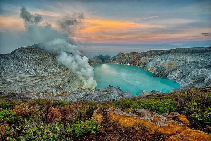 Overnight Mount Ijen Blue Fire Trek Tour From Bali (Private-All Inclusive)